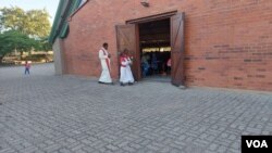 Bangena endlini yokukhonze;