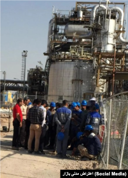 تجمع اعتراضی کارگران پیمانکاری شاغل در پتروشیمی اصفهان