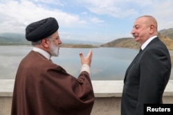 Iranski predsjednik Ebrahim Raisi i predsjednik Azerbejdžana Ilham Aliyev posjećuju branu Giz Galasi na granici Azerbejdžana i Irana, 19. maja 2024.