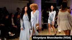 Американські моделі, які вперше демонстрували український одяг, говорять, що відчували особливу відповідальність