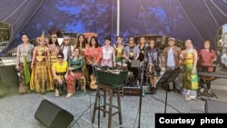 Pengisi acara dari komunitas Indonesia di festival World Square, Pittsburgh, AS (dok: Indonesians in Pittsburgh)