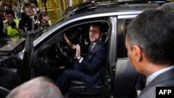 資料照：2024年4月19日，中國奇瑞電動車正式抵達西班牙，將在當地生產電動車。加泰隆尼亞地區主席佩雷·阿拉貢內斯 (Pere Aragones) 在巴塞隆納坐在一輛奇瑞與當地公司聯合製造的汽車中。