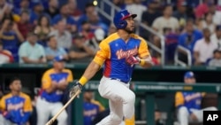 Anthony Santander (25) de Venezuela durante un juego del Clásico Mundial de Béisbol contra Nicaragua, el martes 14 de marzo de 2023, en Miami. (Foto AP/Marta Lavandier)