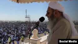 مولوی عبدالحمید امام جمعه اهل سنت زاهدان در نماز عید فطر