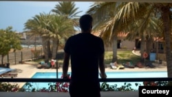 Fotograma de "Una tarea peligrosa: descubriendo la corrupción en la Venezuela de Maduro". El documental recién estrenado sigue a un grupo de periodistas de investigación mientras descubren irregularidades. [FRONTLINE / Armando.info]