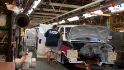 គូប្រជែង​តំណែង​ប្រធានាធិបតី​អាមេរិក​ខុសគ្នា​ត្រង់​ថា អ្នកណា​ល្អ​ជាង​សម្រាប់​សេដ្ឋកិច្ច