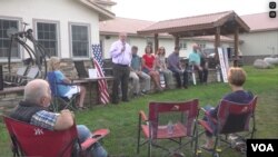 格林鎮居民召開討論會，表達對中國國軒在當地設廠的看法。 （美國之音記者鬱崗拍攝）