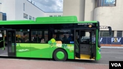 芬蘭街頭的宇通電動巴士。（2024年6月13日）