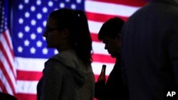 Detalj iz jednog od izbornih štabova na predsedničkim izborima u Americi 2016. (Foto: AP/Charles Krupa)