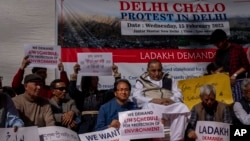 རྒྱ་གར་ལ་དྭགས་ཀྱི་ངོ་རྒོལ།