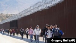 མེག་སི་ཀོའི་ས་མཚམས་སུ་འབྱོར་བའི་ཕྱི་མི་གནས་སྤོ་བ།