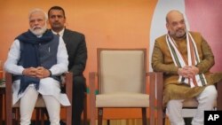 རྒྱ་གར་གྱི་སྲིད་བློན་མོ་དྷིས་དང་ནང་སྲིད་བློན་ཆེན་ཨ་མེ་ཏ་ཤཱས་