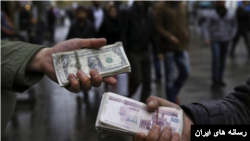 قیمت دلار در بازار ارز دوشنبه اول اسفند ۱۴۰۱ از ۵۰ هزار تومان عبور کرد.