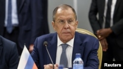 El ministro ruso de Relaciones Exteriores, Sergey Lavrov, descartó cualquier plan de paz respaldado por Kiev y Occidente y afirmó que las fuerzas ucranianas han sido “un completo fracaso” en el campo de batalla.