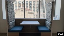 Raznovrsni rasporedi i namještaj se testiraju u Laboratoriji za inovacije na radnom mjestu koja se nalazi u sjedištu američke administracije opšte službe (GSA) u Washingtonu, 11. avgusta 2023.