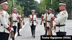 Поручник Викторија Василевска, командува со вод од Баталјонот за почести при македонската армија