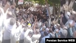 تجمع بازنشستگان در مقابل سازمان برنامه و بودجه در تهران، سه‌شنبه ۲۲ خرداد ۱۴۰۳
