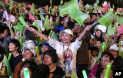 台灣總統大選期間民進黨支持者在台北集會。（2020年1月10日）