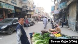 Firoşkarekî şînkayê li Kolana Filîstînê li Hesekê.