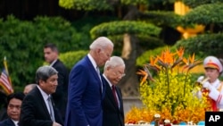 Tổng thống Mỹ Joe Biden và Tổng Bí thư Nguyễn Phú Trọng tại lễ đón ở Hà Nội, ngày 10/9/2023. 