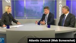 Miroslav Lajčak i Gabrijel Eskobar u studiju Atlantskog savjeta u Vašingtonu, sa moderatorkom Ilvom Tar