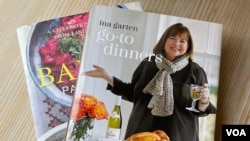 Iako su online recepti svuda lako dostupni, štampani kuhari, najčešće sa primamljivim fotografijama hrane, i dalje se dobro prodaju. 