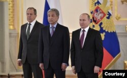 Qozoq diplomati Imangali Tasmagembetov Kremlda, 2017-yilgi foto