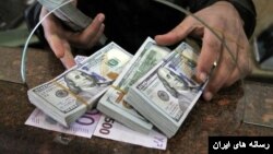 سیاست‌گذاری‌های بانک مرزی جمهوری اسلامی برای کنترل بازار ارز همچنان ادامه دارد.
