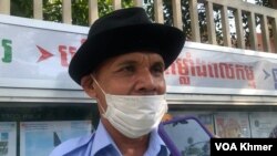 លោក នុត រ៉ានី ប្រធានសហជីពកម្មករនិយោជិតវិស័យទេសចរណ៍នៃសណ្ឋាគារកាំបូឌីយ៉ាណាផ្តល់បទសម្ភាសជាមួយវីអូអេថ្ងៃទី២៥ ខែមេសា ឆ្នាំ២០២៤។ (មាស ដា/វីអូអេ)