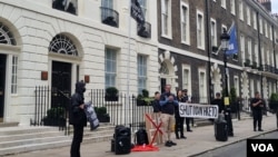 香港监察(HK Watch)的执行总监罗杰斯(Benedict Rogers)在纪念五年前百万港人走上街头抗争日的现场发表讲话，称赞港人抗争者的决心和奉献精神。（美国之音李伯安）