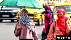 কলকাতা মহানগরের তাপমাত্রা রেকর্ড ৪৩ ডিগ্রি সেলসিয়াস ছাড়িয়ে যায়। ৩০ এপ্রিল, ২০২৪।