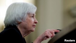 ARCHIVO - La secretaria del Tesoro de EEUU, Janet Yellen, testifica ante una audiencia de la Comisión de Medios y Arbitrios de la Cámara de Representantes, en Washington, sobre la solicitud de presupuesto del año fiscal 2024 del presidente Joe Biden, el 10 de marzo de 2023.