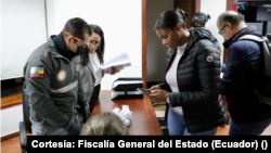 Fiscal General de Ecuador, Diana Salazar, a la derecha. 