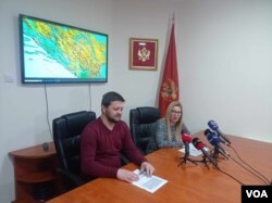 Milena Tomanović, načelnica Sektora za seizmologiju, govori na konferenciji za novinare o zemljotresu koji je ranije tog jutra pogodio Crnu Goru, u Podgorici, Crna Gora, 14. marta 2024. (Foto: Glas Amerike)
