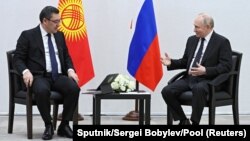 Rossiyada tashqi dunyodan grant yoki maosh olgan tomon "xorijiy agent" deb tamg'alansa, Qirg'izistonda "xorijiy vakil" deb ko'riladi 