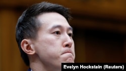 Šou Ži Ču, izvršni direktor kompanije Tik tok (Foto: REUTERS/Evelyn Hockstein)