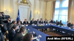 Članovi Predsjedništva BiH Denis Bećirović i Željko Komšić na sastanku sa zamjenikom generalnog sekretara NATO Mirceom Geoanom i ambasadorima zemalja NATO-a u Sarajevu, Sarajevo 1.02.2024.