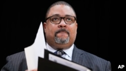 Prokurori i distriktit të Manhatanit, Alvin Bragg, gjatë një konference për shtyp