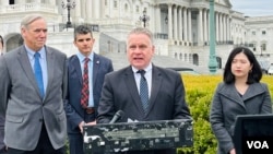 美國國會暨行政當局中國委員會（CECC ）主席、共和黨聯邦眾議員克里斯·史密斯2024年3月22日在國會山莊召開記者會，批評香港通過「23條」立法措施將進一步破壞香港自由。（美國之音記者李逸華攝）