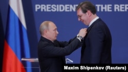 Predsjednik Rusije Vladimir Putin odlikovao je predsjednika Srbije Aleksandra Vučića 17. januara 2019. prilikom posjete Beogradu.