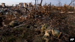 Одлуката за декласификација на најновите разузнавачки информации денес доаѓа додека украинскиот претседател Володимир Зеленски е во Вашингтон, во посета со американските законодавци и со американскиот претседател Џо Бајден