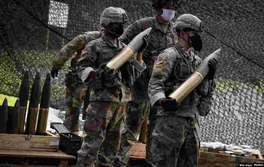 Proyectiles de artillería de 105 mm. 