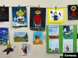 Dibujos de niños ucranianos en Tibilisi.