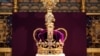 La corona de San Eduardo, que ha permanecido en la Torre de Londres durante 60 años, fue utilizada durante el acto de coronación de Carlos III de Inglaterra.