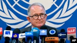 ریچارد بنیټ د ملګرو ملتونو د بشري حقونو شورا ته دا راپور په داسې حال کې ترتیب کړی چې د طالبانو حکومت افغانستان ته د هغه په سفر بندیز لګولی دی.