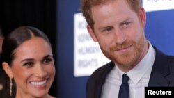 ARCHIVO: El príncipe Harry, el duque de Sussex, Meghan y la duquesa de Sussex de Gran Bretaña asisten a la gala del premio Robert F. Kennedy Human Rights Ripple of Hope Award 2022 en la ciudad de Nueva York, EE. UU., el 6 de diciembre de 2022. REUTERS/Andrew Kelly/Foto de archivo