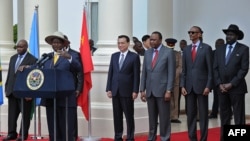 Rais wa Uganda Yoweri Museveni katika hafla ya kutia saini makubaliano ya reli ya SGR, Nairobi Mei 11 2014. PICHA na AFP / Tony KARUMBA. 