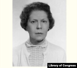 Agent Adele Kibre je vodila Anglo-američku mikrofilmsku jedinicu u Stockholmu, u Švedskoj.