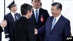 法國總理加布里埃爾·阿塔爾（Gabriel Attal）等官員迎接習近平到訪。