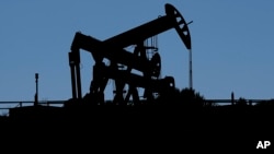 ARHIVA - Pumpe na naftnom polju u Juti, 13. jula 2023.